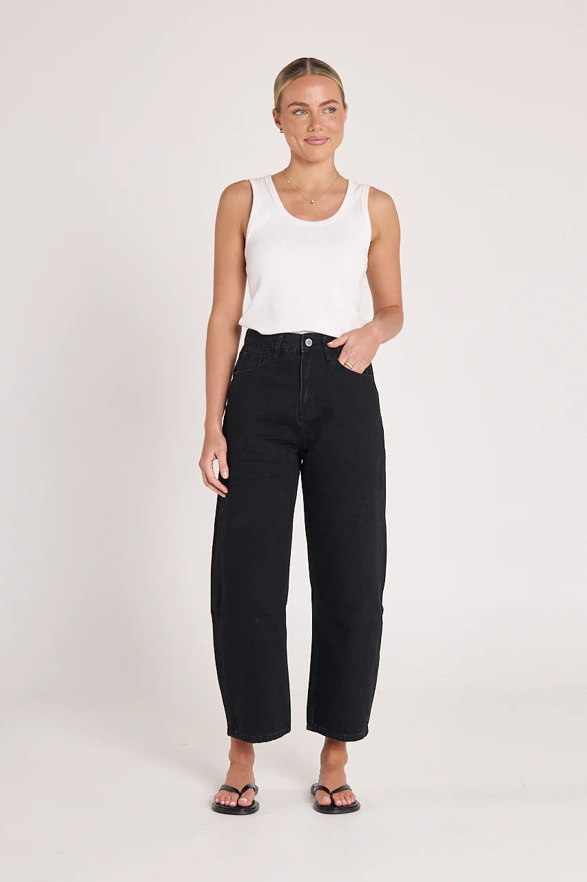 Lola Cropped Barrel Jean | Black